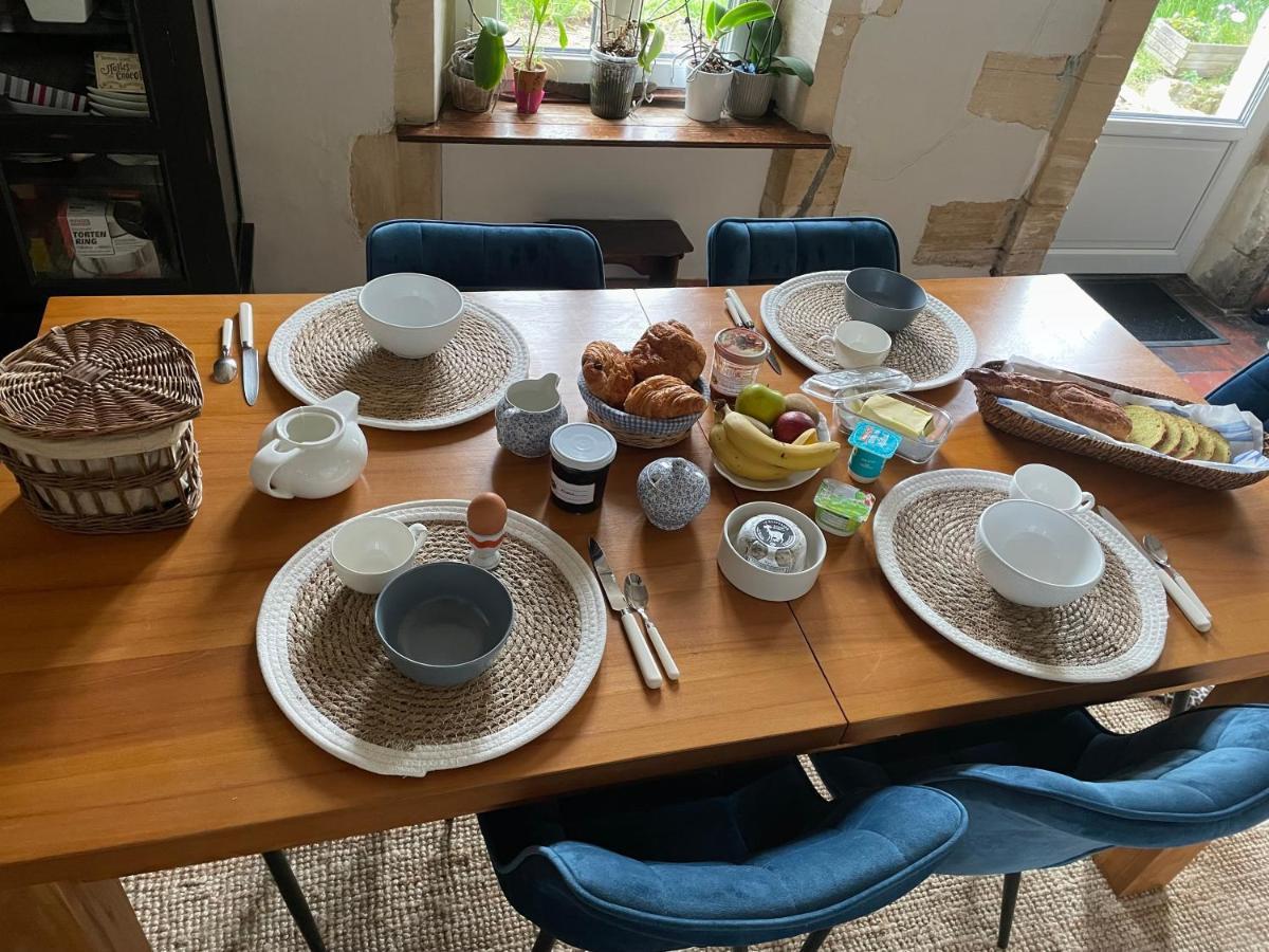 Bed and Breakfast Le Doux Refuge Esquay-sur-Seulles Exterior foto